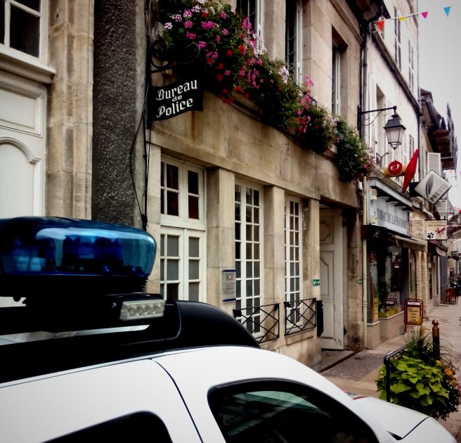 Le commissariat de police le plus mignon de France